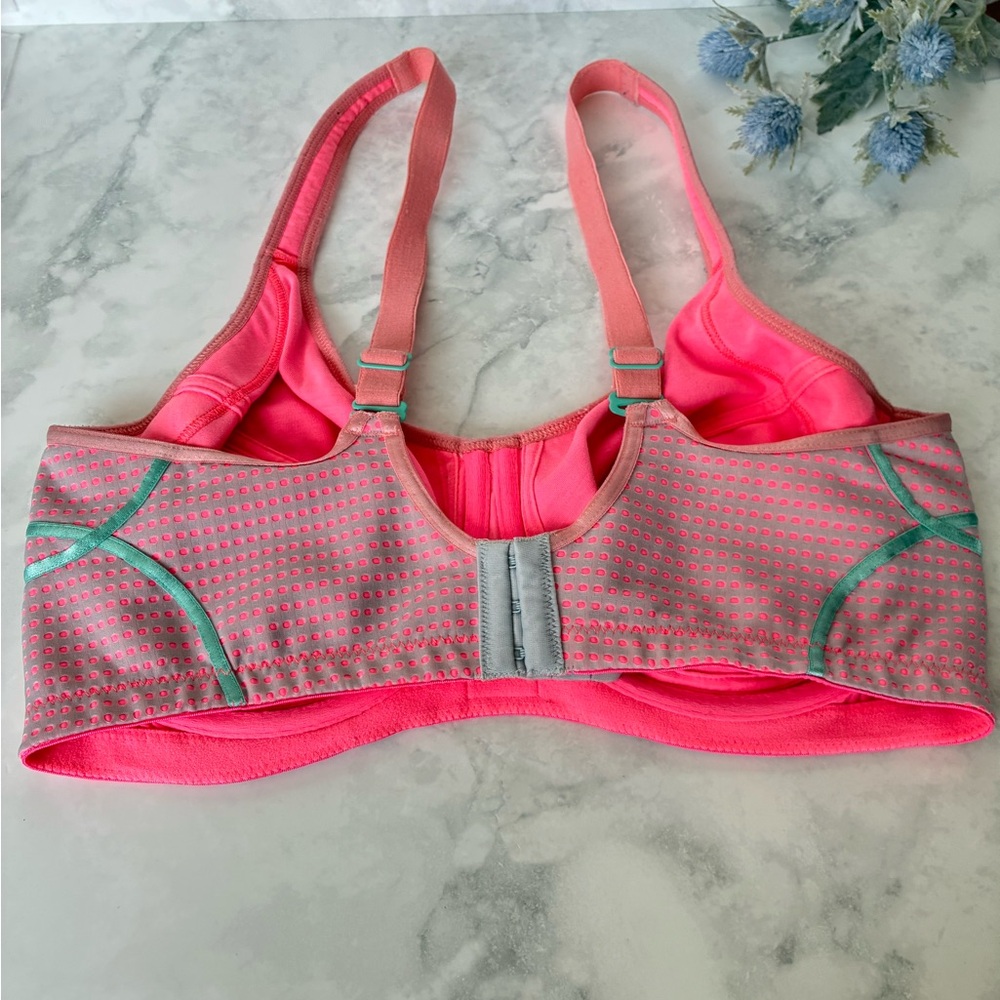 BERLEI Electrify Underwire High Impact Sports Bra
Size 40DD - Picture 4 of 10